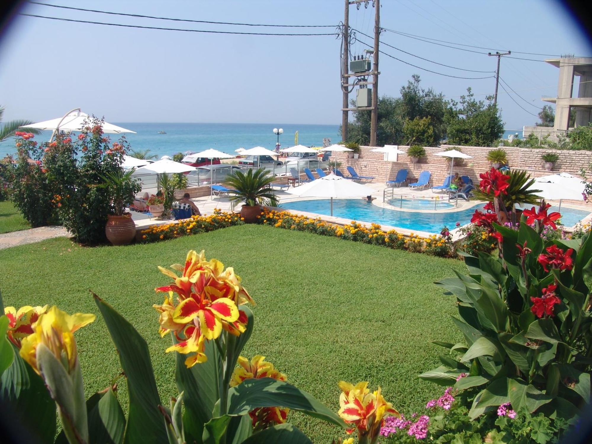 Haris Hotel Apartments And Suites Paralia Vrachou Dış mekan fotoğraf